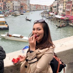 Meet your Posher, Julia